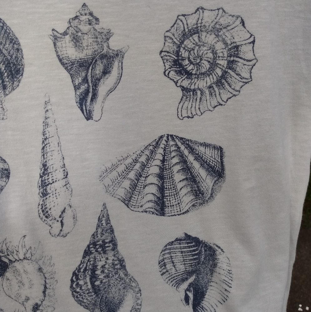 Bass Seashell T-Shirt - Picture 2 of 3